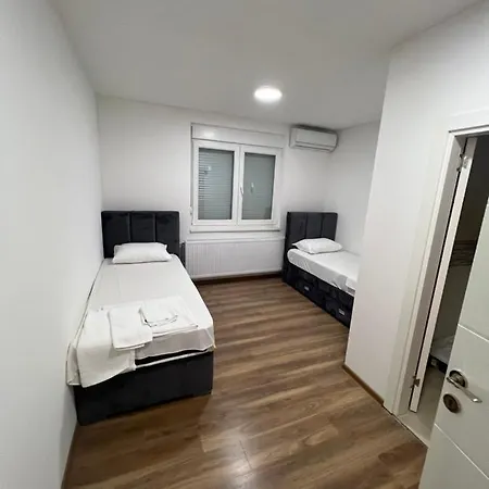 Big House 3* بيتروفارادين