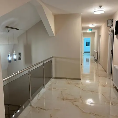 Big House بيت ضيافة بيتروفارادين