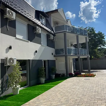 Big House بيت ضيافة بيتروفارادين