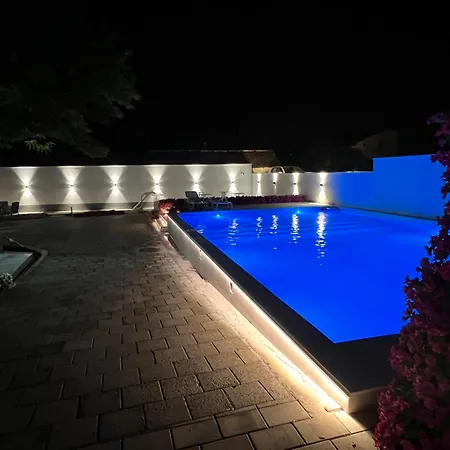 Big House 3* بيتروفارادين