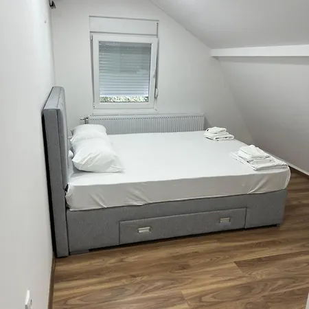 Big House 3* بيتروفارادين